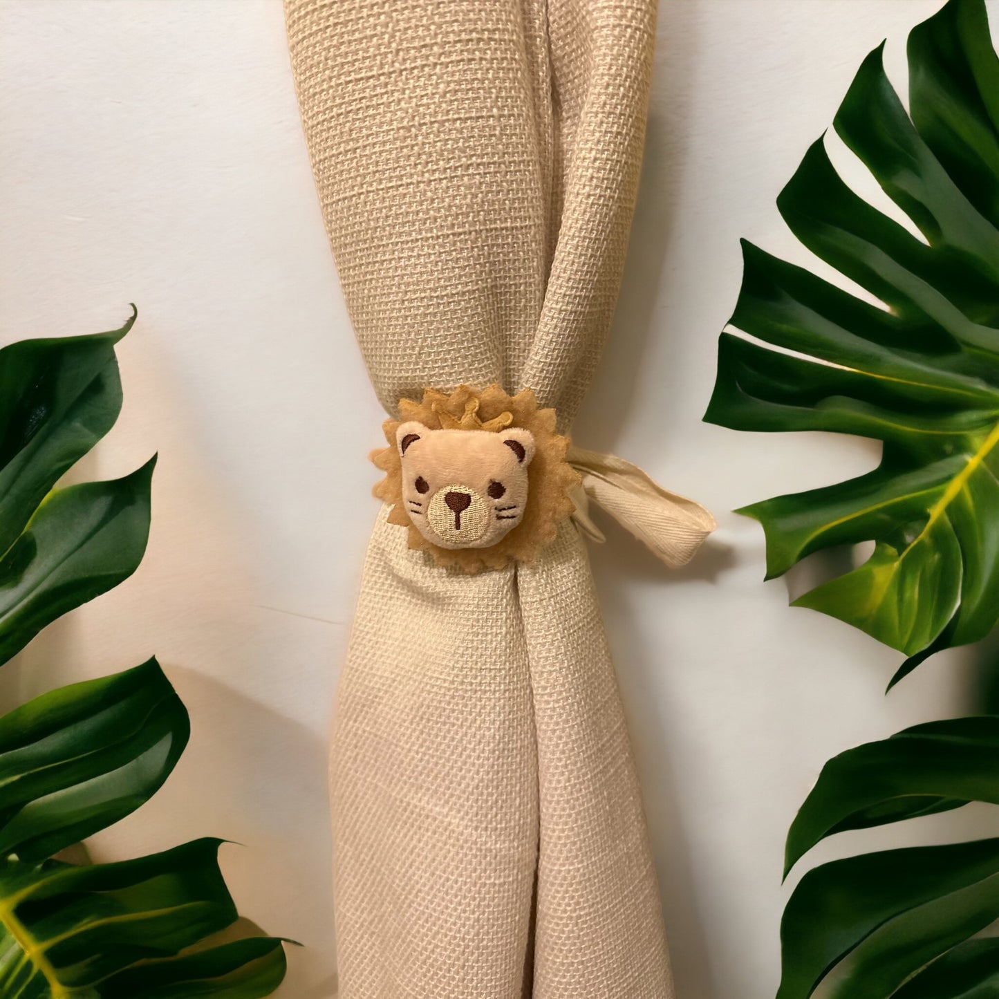 Mini lion head curtain tie back